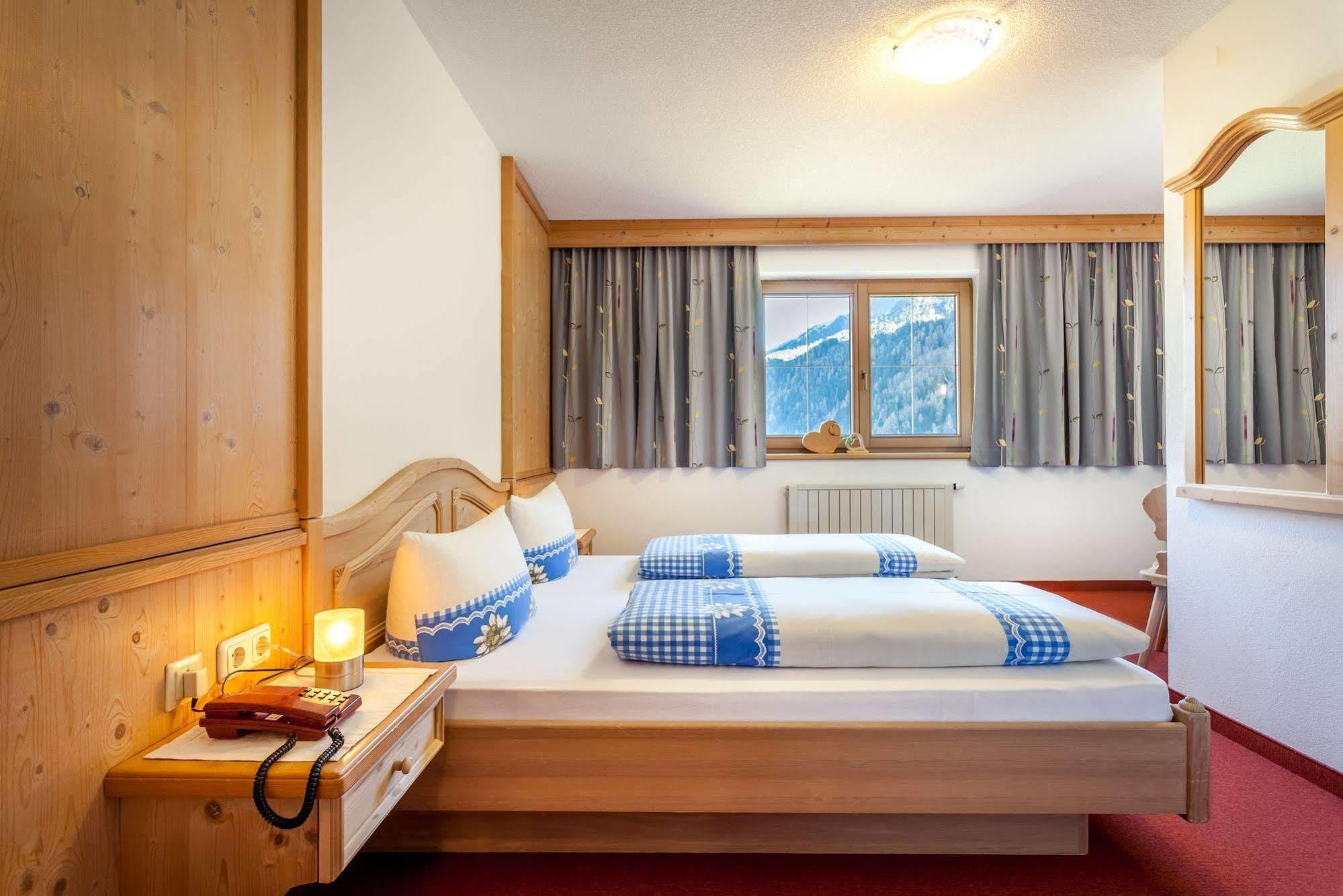 Hotel Haus Windegg Tux Esterno foto
