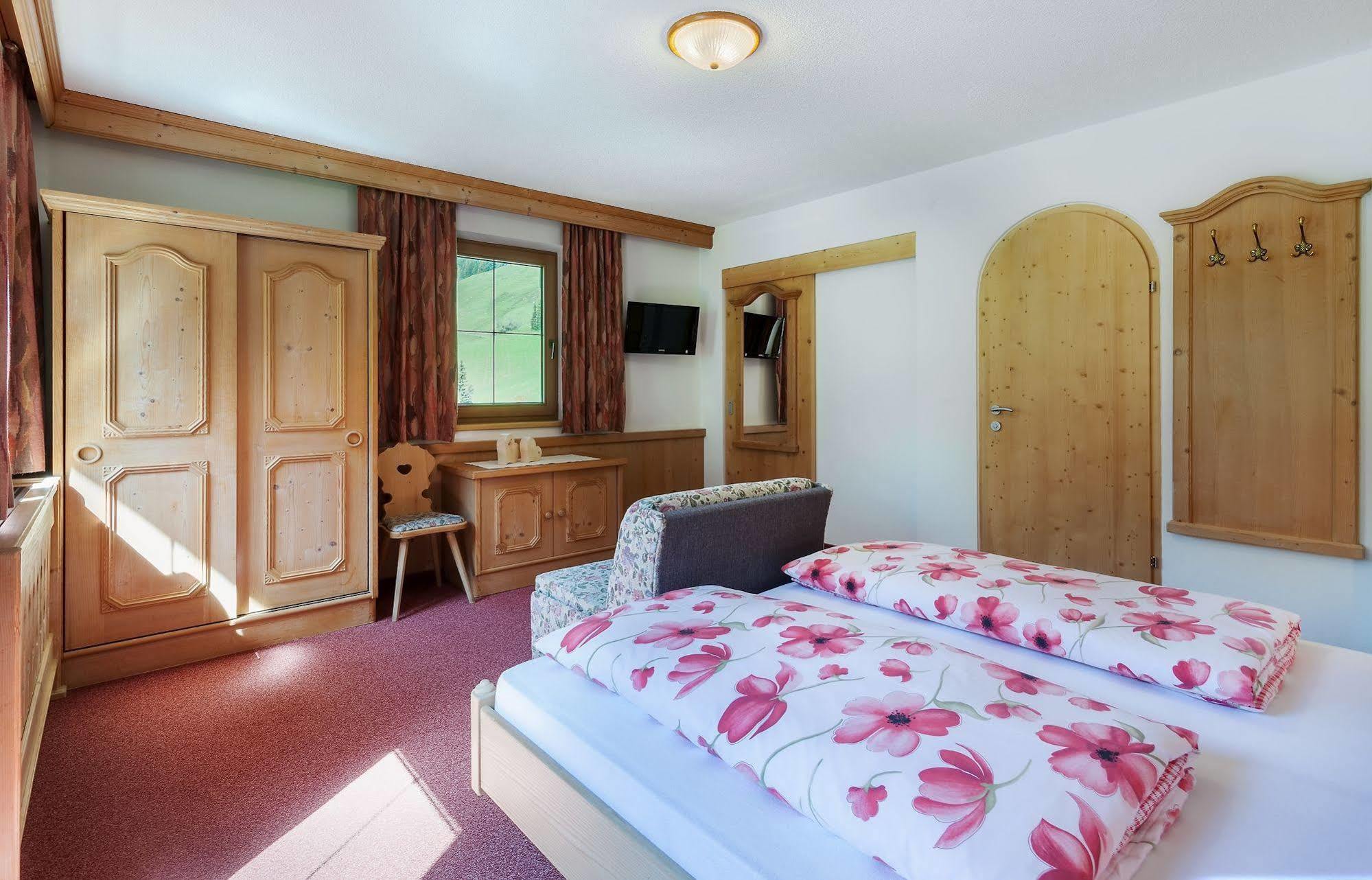 Hotel Haus Windegg Tux Esterno foto
